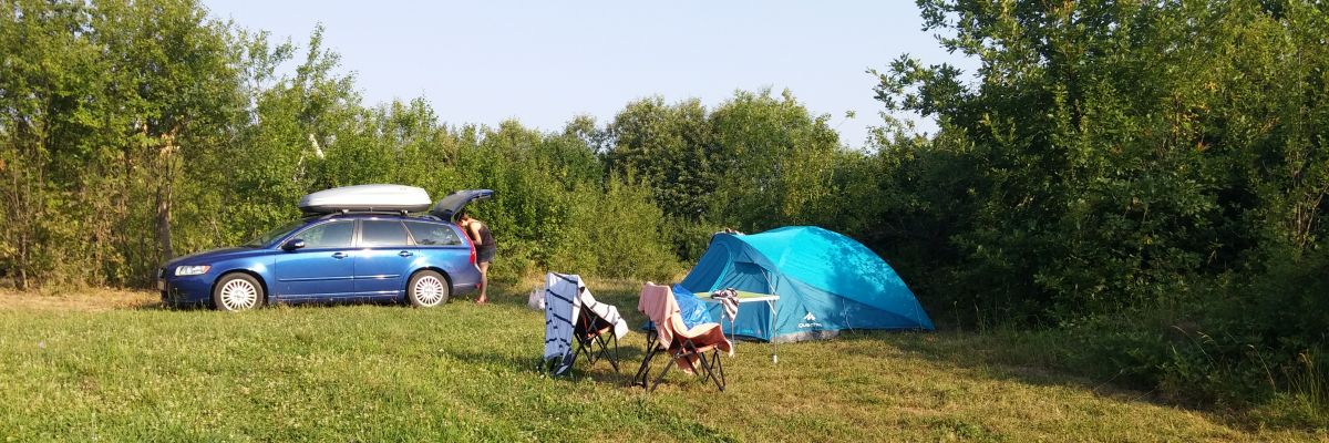 kleiner, ruhiger campingplatz in der natur